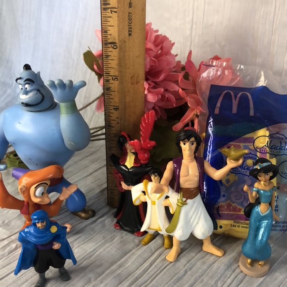 DISNEYs ALADDIN plastic action figures-Genie Abu Jasmine thieves Genie on carpet - Picture 11 of 11